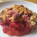 Apple and red berries crumble