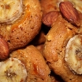 Banana-and-almond-topped peanut butter cookies