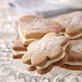 Gingerbread cookie sandwiches