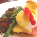 Spicy Ham-and-eggs Benedict with Chive Biscuits