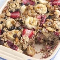 Baked Oatmeal with Strawberries, Banana and Chocolate Baked Oatmeal with Strawberries, Banana and Chocolate
