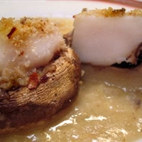 Baked Scallops and Mushrooms in Garlic Sauce