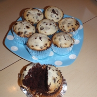 Cheesecake Filled Cupcakes Cheesecake Filled Cupcakes