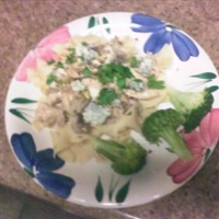 Chicken With Gorgonzola And Pistaccios