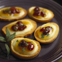 Crème de Brie Mango-Cranberry Crostini
