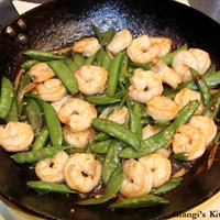 Gingered Stir-Fry Shrimps with Snow Peas
