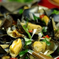 Goan Warm Mussel Salad (Tisru)