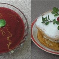 Healthy Raspberry and Blackberry Meringue Pie with dilicious sauce