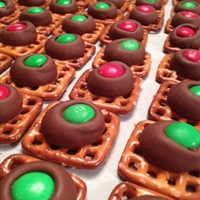 Holiday Pretzel Treats