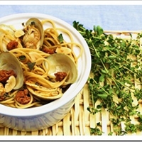 Little Neck Clams With Chorizo and Pasta