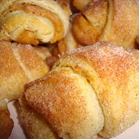 Mini Pumpkin Pie Croissants