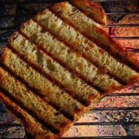 Peppery Grilled Garlic Bread