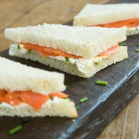 Salmon and cream cheese in five easy steps!