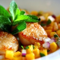 Seared Scallops with Tropical Fruit Salsa