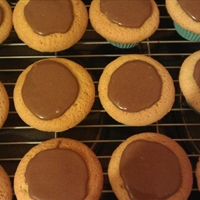 Simple golden fairy cakes