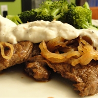 SIRLOIN STEAK IN PARMESAN-PEPPERCORN SAUCE (12)