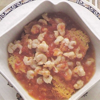 Sizzling Rice with Shrimps and Tomato Sauce