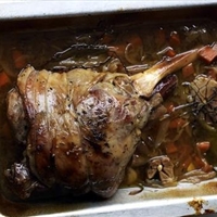 Slow-cooked leg of lamb with thyme