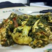 Spinach Curry with Chicken and Cauliflower